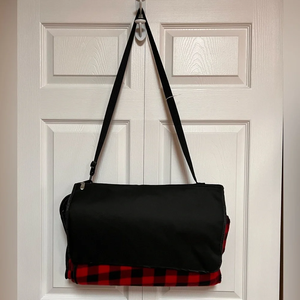 Buffalo plaid, picnic blanket - Picture 3 of 8